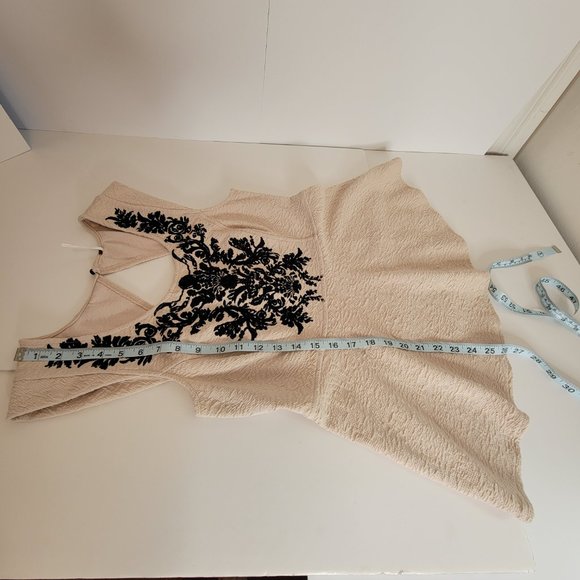 Free People Aplique Detail Beige Cap Sleeve Peplum Top, Size L - Picture 7 of 11